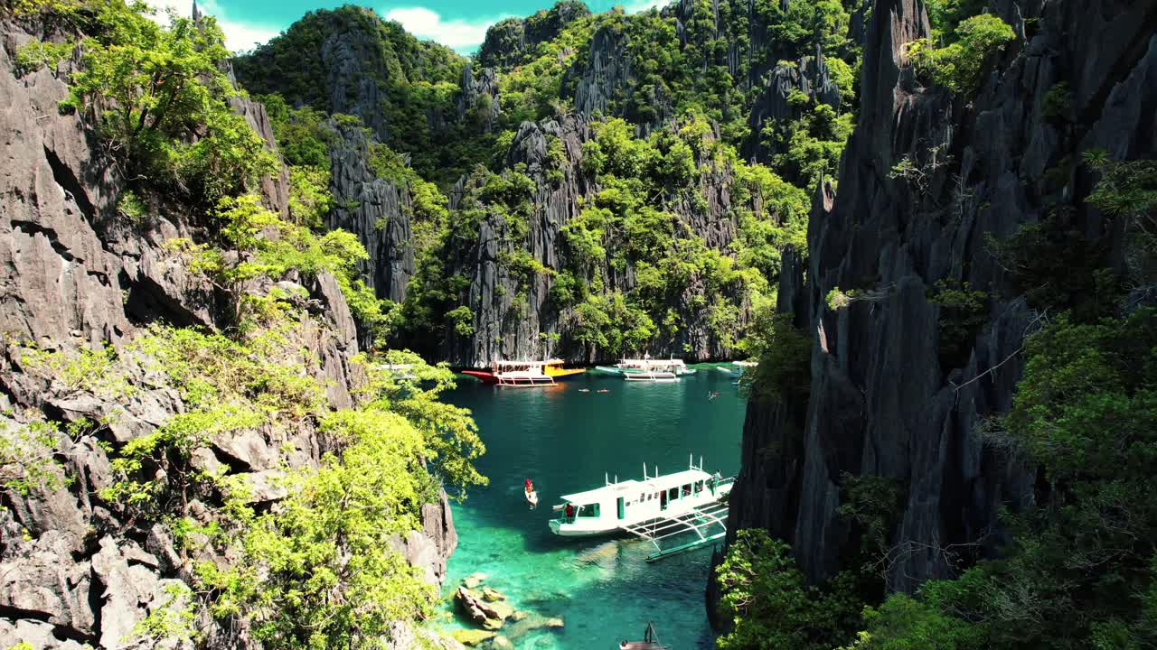 4k Drone Enters Twin Lagoon, Coron, Palawan Philippines