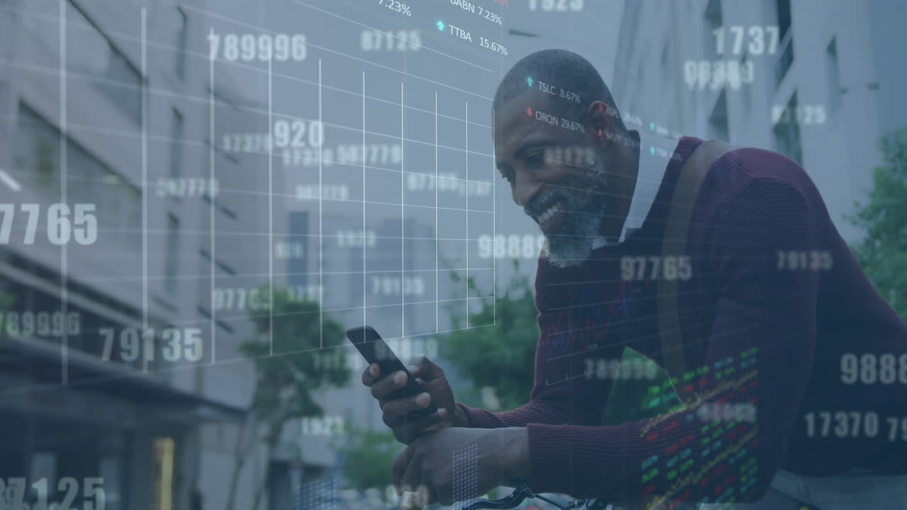 animazione di elaborazione dei dati contro un uomo afroamericano che usa uno smartphone per strada