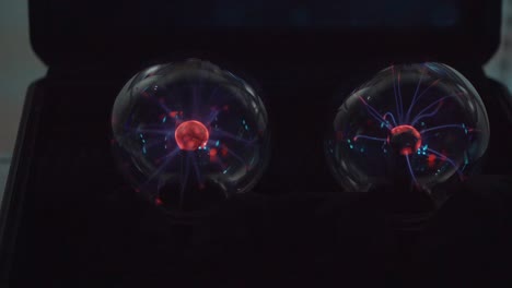 un par de bolas de plasma