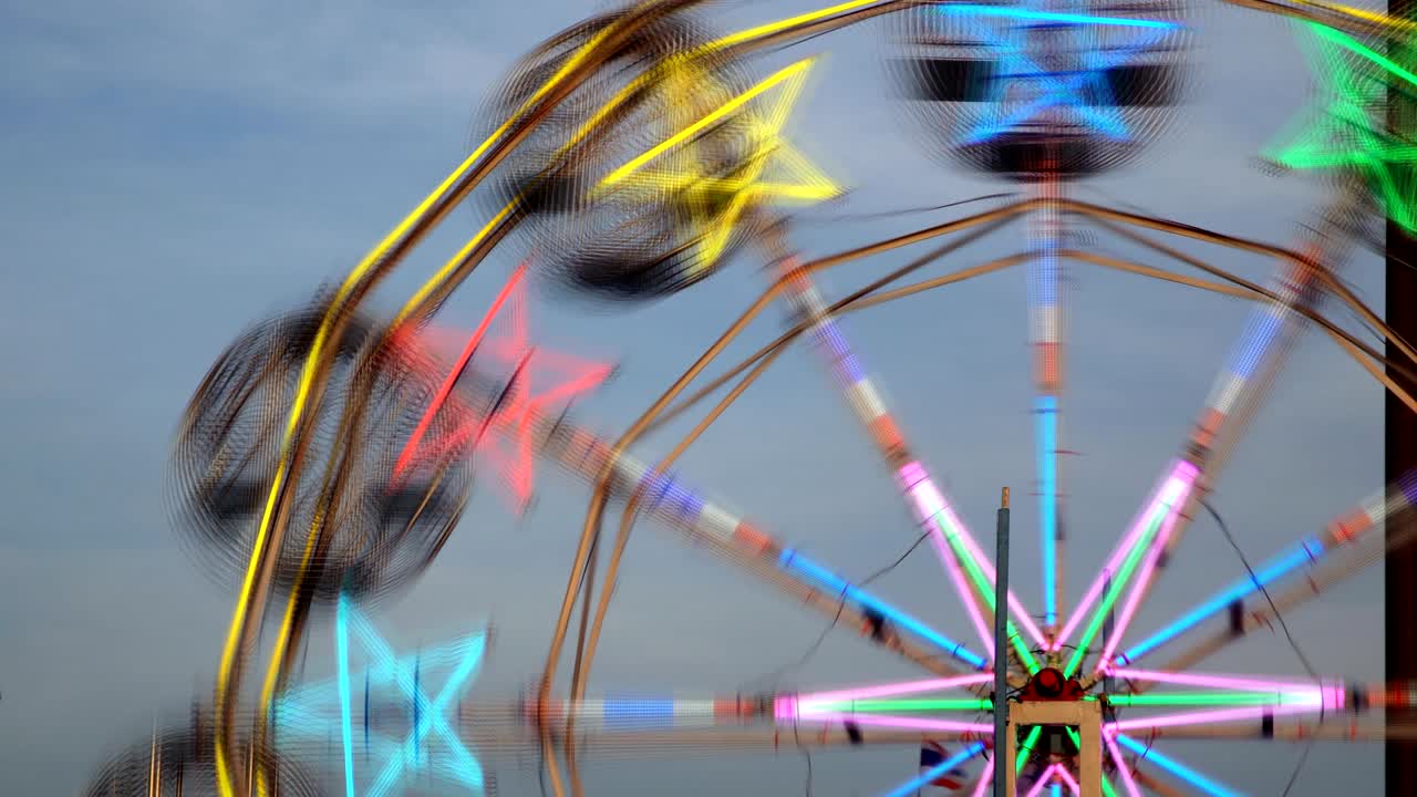 도시에서 페리스, 타임 스