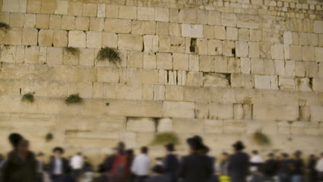 Tourists-Admiring-The-Western-Wall-In-Jerusalem,-Israel