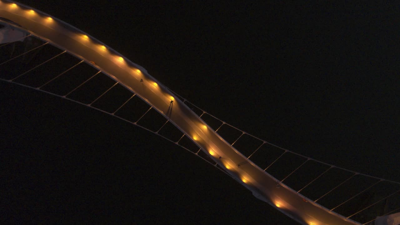 런던데리 - 데리 - 스트로크 시티 - uhd의 legenderry 야간 항공 영상