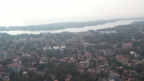 Toma-Aérea-De-La-Ciudad-De-Mangalore-En-Karnataka,-India