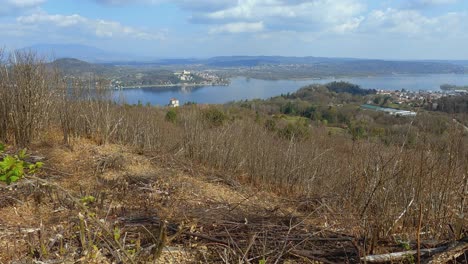 Blick-Aus-Der-Ersten-Person-Auf-Den-Lago-Maggiore-Vom-Aussichtspunkt-Motta-Grande-In-Arona