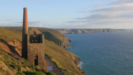 Blick-Auf-Die-Wheal-Coates-Cornish-Mine-Zur-Goldenen-Stunde