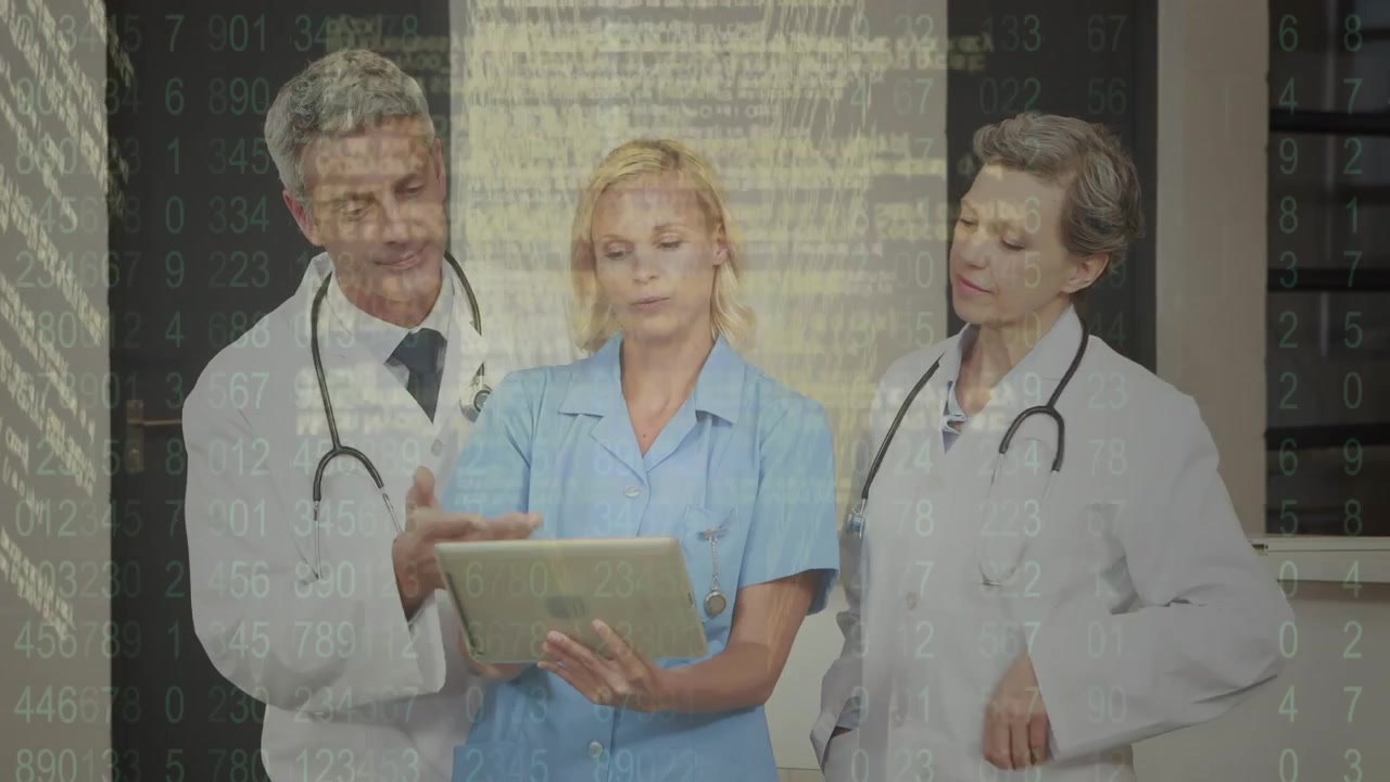 Veri işleme üzerinde tablet kullanan beyaz erkek ve kadın doktorların animasyonu.
