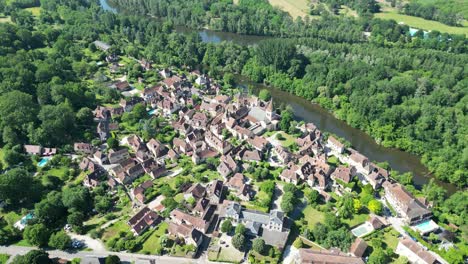 Aldea-De-Carennac-En-El-Valle-Del-Dordoña-Francia-Avión-No-Tripulado-Panorámico-De-ángulo-Alto,-Aéreo,-Imágenes-De-4k