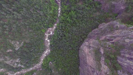 toma aerea de la mayonesa en basaseachi, candamena canyon, chihuahua