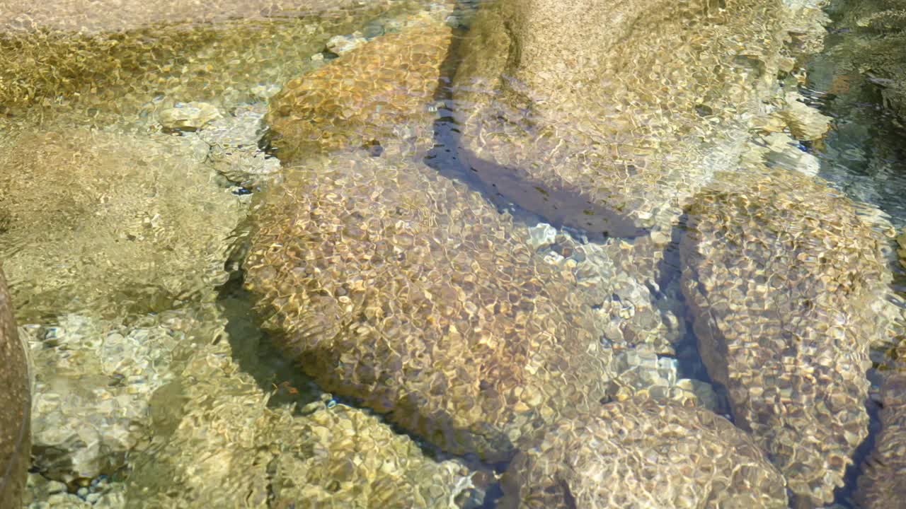 A clear stream in the valley,Flowing streams, clear and pure water resources，Clear river, underwater photography, light and shadow flowing with the waves, very beautiful