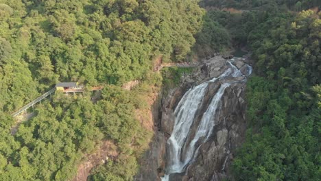 Cascada-En-El-Sur-De-China