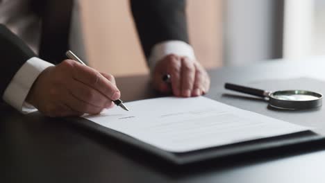 businessman signing contract in the office