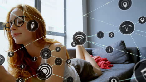 animación de una red de conexiones con iconos wifi sobre una mujer caucásica que usa un teléfono inteligente