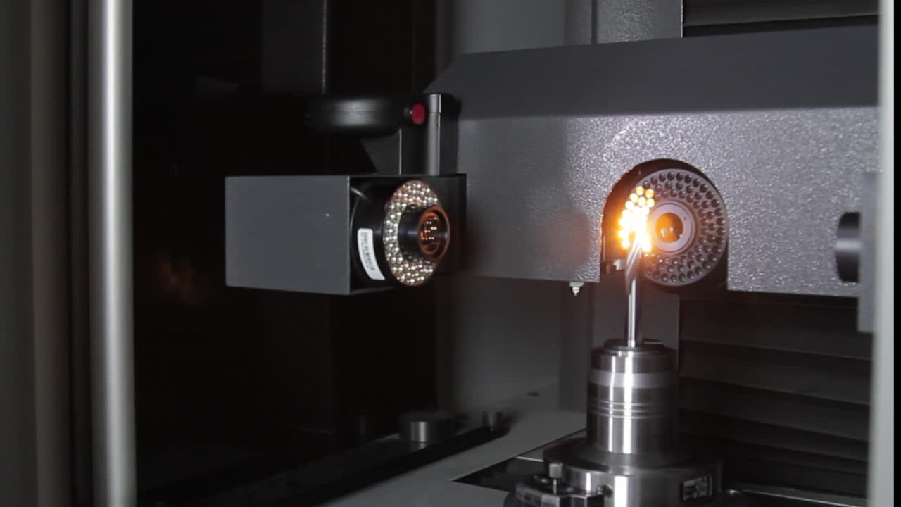 검사실에서 테스트 중인 제조 도구