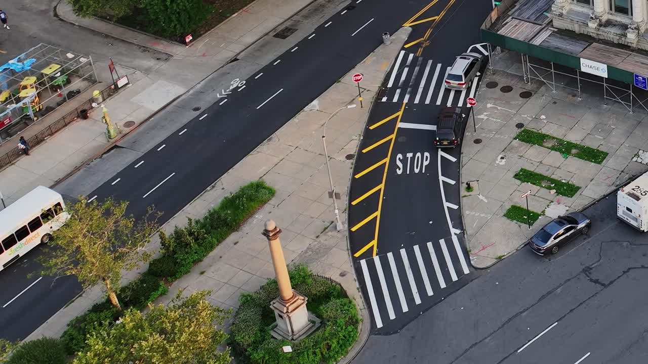 Traffic patterns at a busy intersection in New York City from above