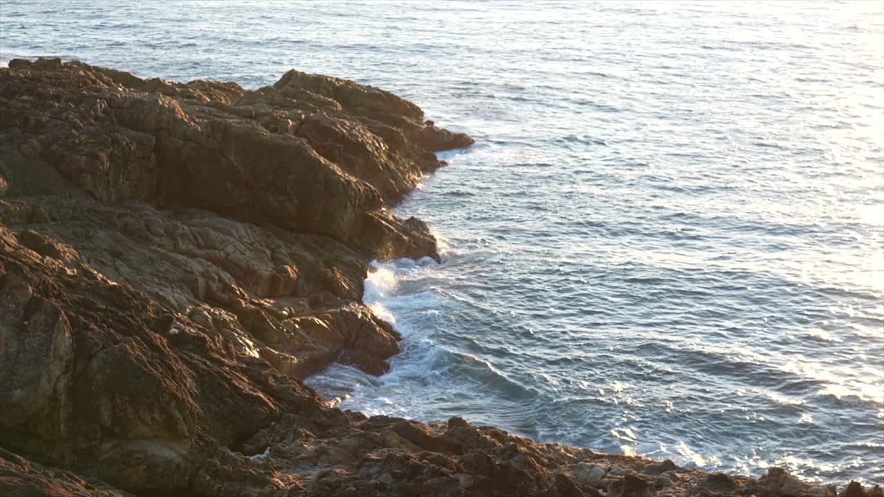 The open lapping the glowing rocks on the Australian coastline