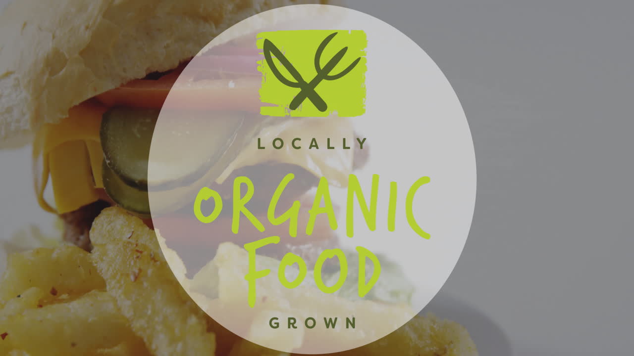 animación de alimentos orgánicos cultivados localmente en primer plano de sándwiches y papas fritas