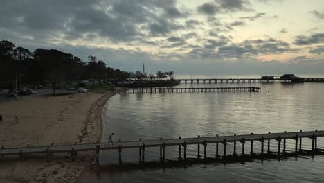 Vista-Aérea-Del-Parque-Fairhope-En-El-Centro-De-Alabama