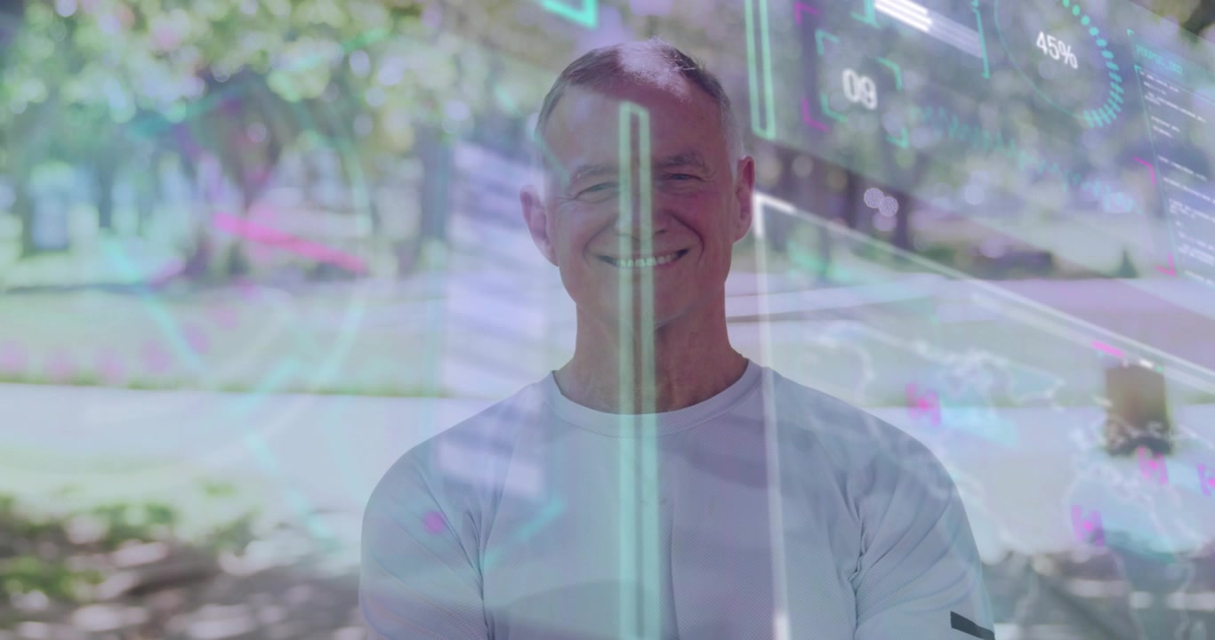 Homem idoso reagindo ao brilho do HUD, transformando a expressão neutra em um sorriso em um parque com tecnologia.