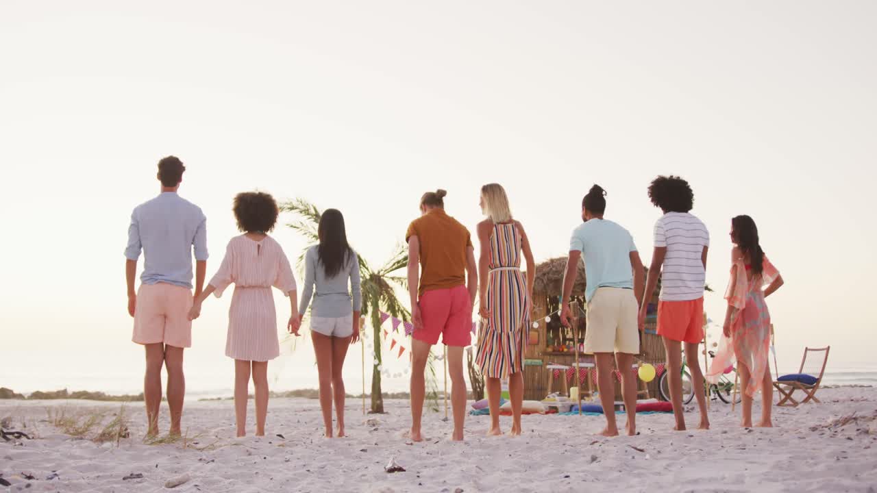 휴가 에 함께 즐기는 다민족 친구 들 의 모임