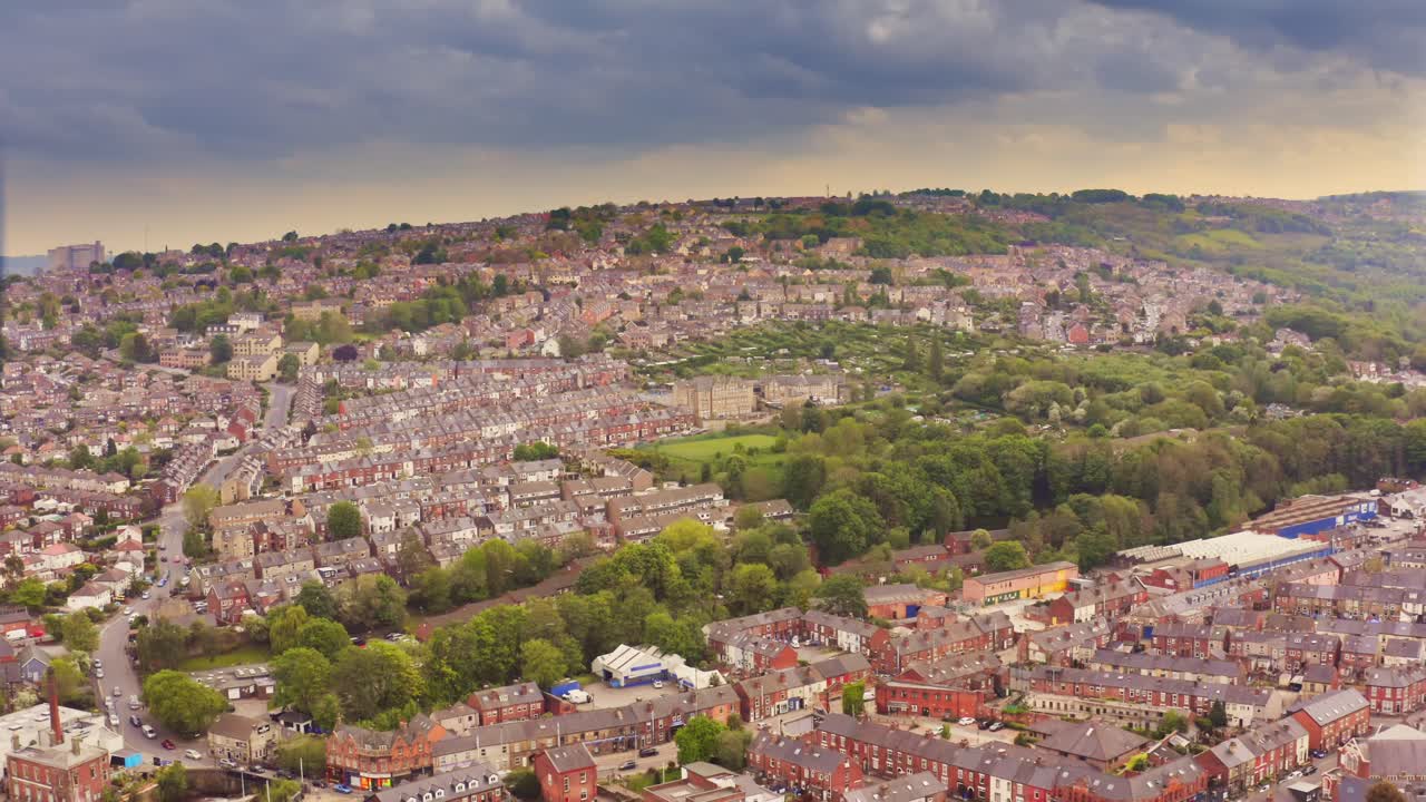 vista aérea de la ciudad rural británica de hillsborough en sheffield al amanecer
