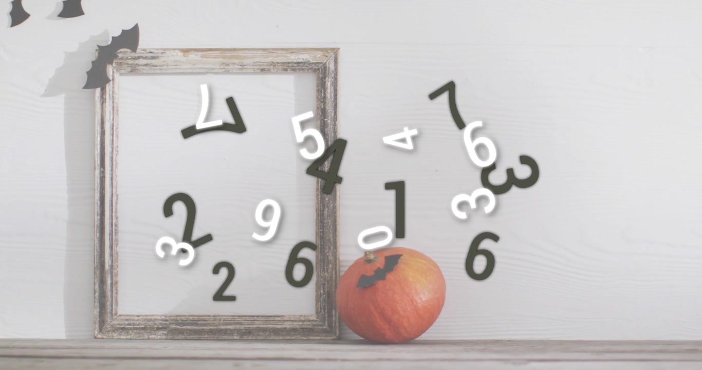 Numeri che volano da sinistra, vorticando attorno a una zucca e una cornice, mentre si ripetono per mostrare l'animazione