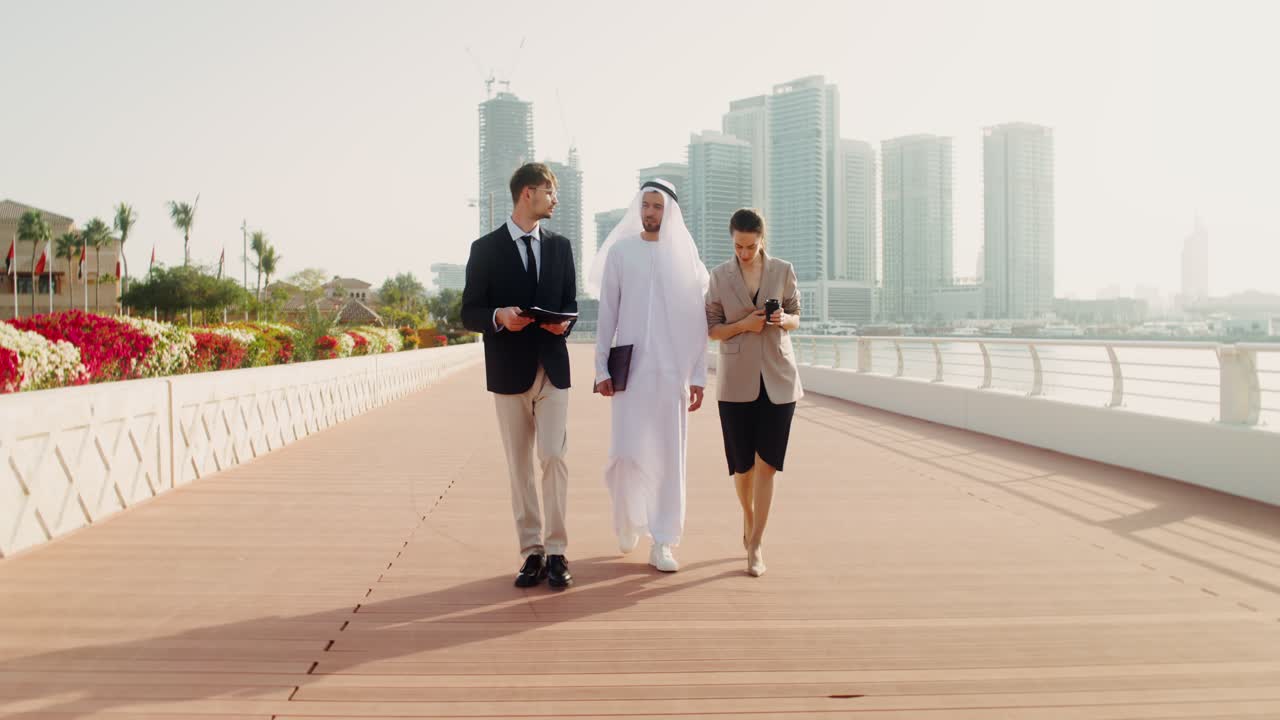 reunión de negocios en dubai