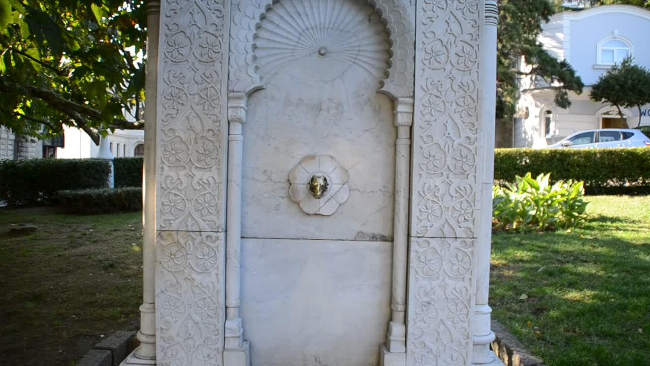 Kilise avlusu