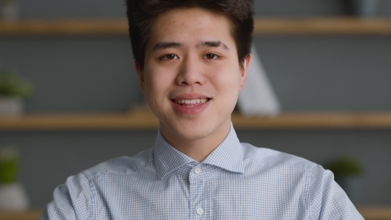 회의 에서 말 하는 사람