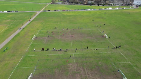 Fußballspiel-Auf-Blackheath-Im-Südosten-Londons-Drohne,-Luftaufnahme