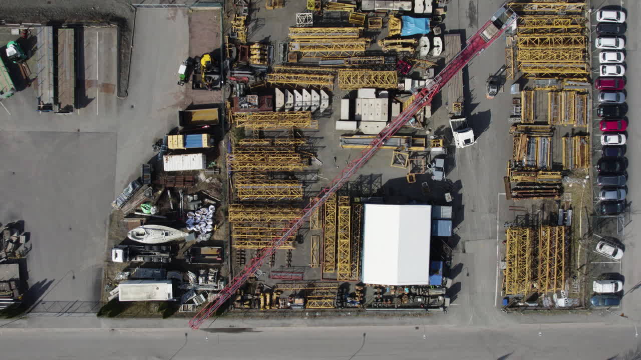 almacén al aire libre de arriba hacia abajo para equipos de grúas de torre, antena