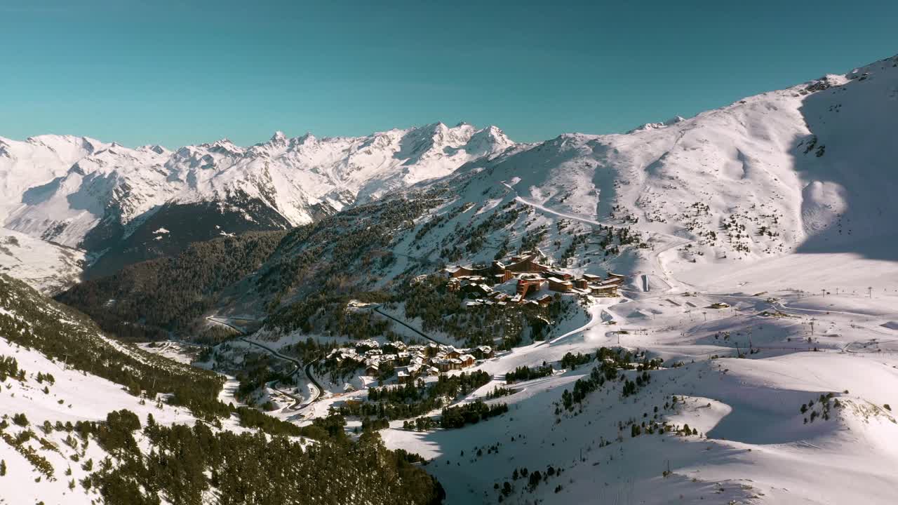 estación de esquí de montaña les arcs en invierno nieve, vista aérea