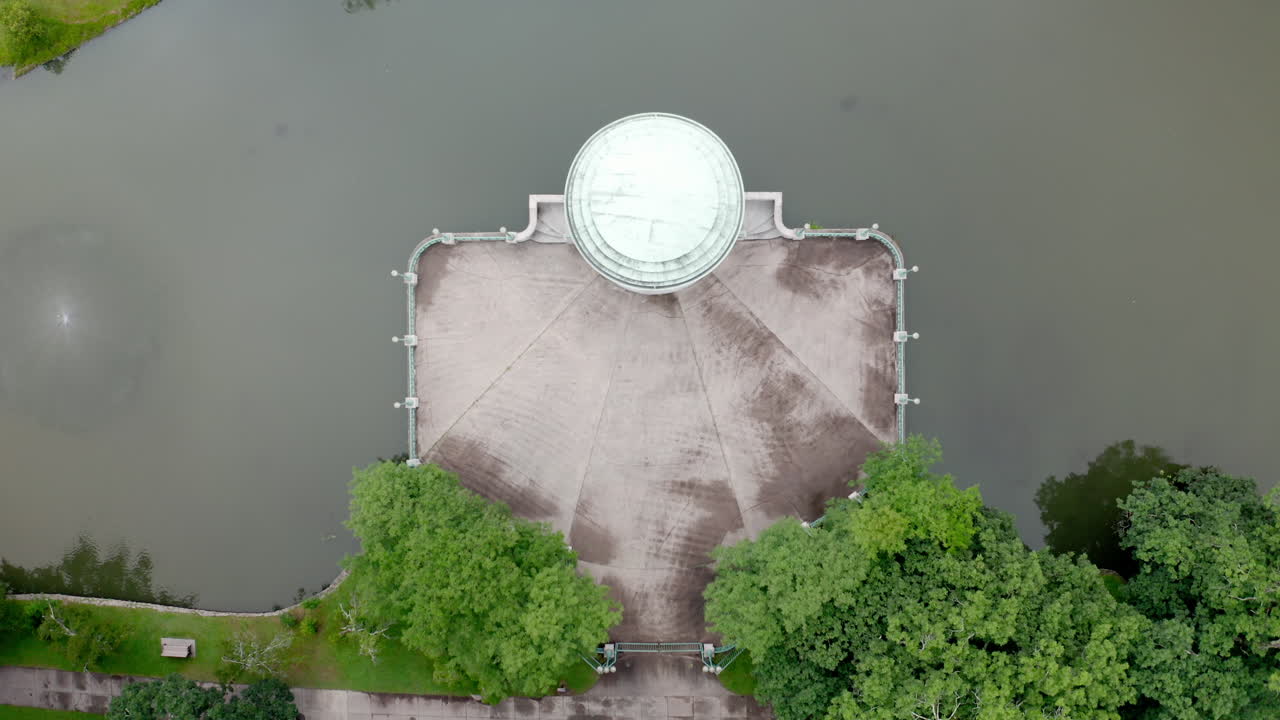 로드 아일랜드의 프로비던스 에 있는 로저 윌리엄스 파크 의 밴드 스탠드 의  ⁇  면