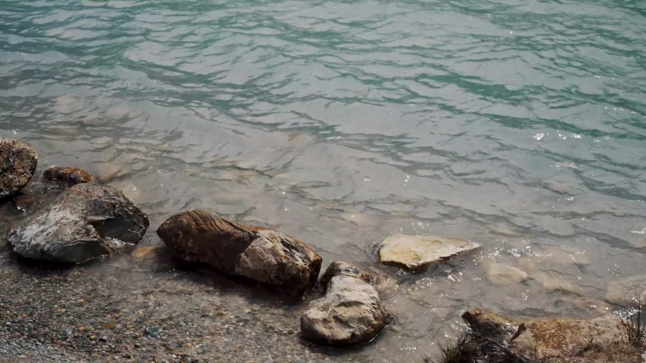 Acque incontaminate della Laguna Esmeralda vicino a Ushuaia in Terra del Fuoco, Argentina.
