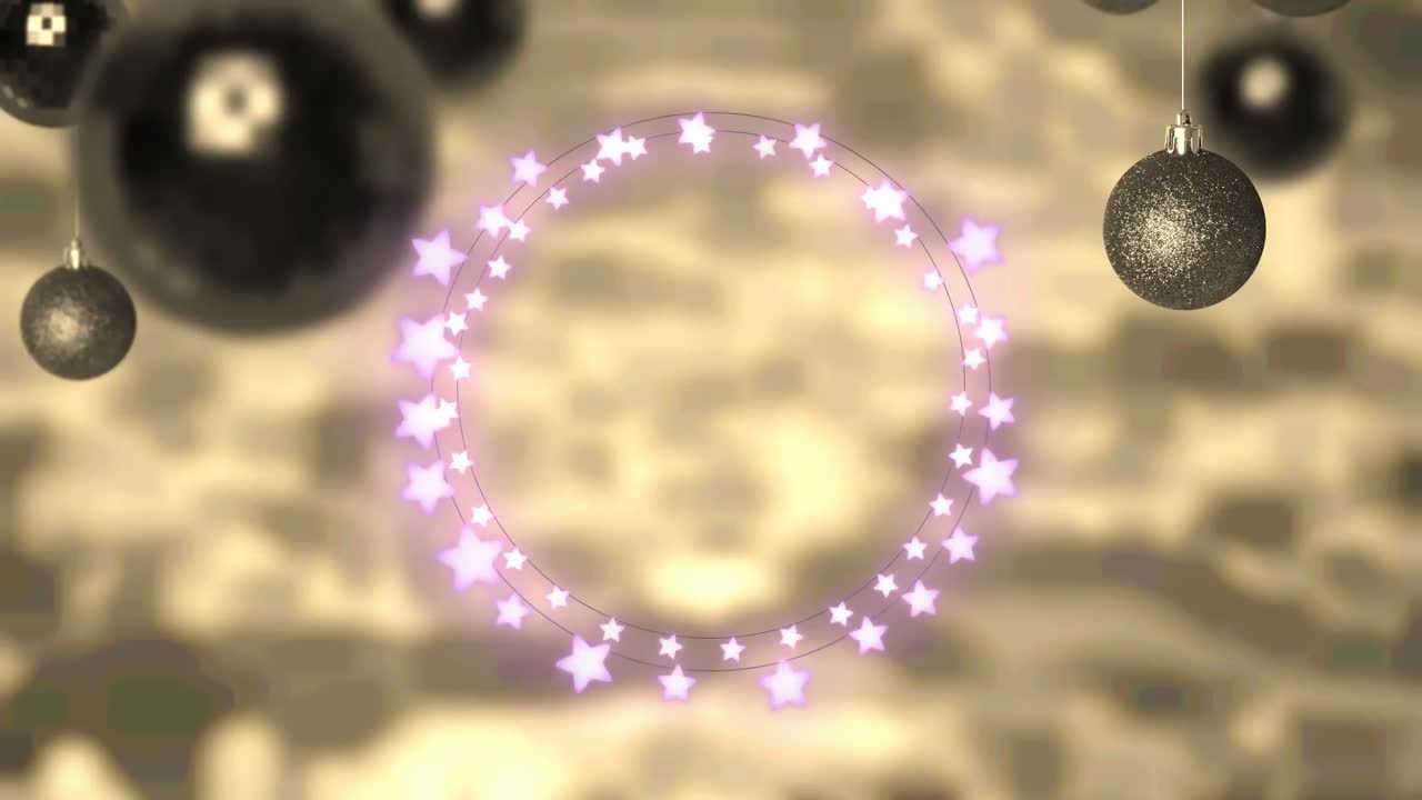 luces de hadas en forma de estrella rosa y decoraciones de joyas colgantes contra la vista aérea del paisaje urbano