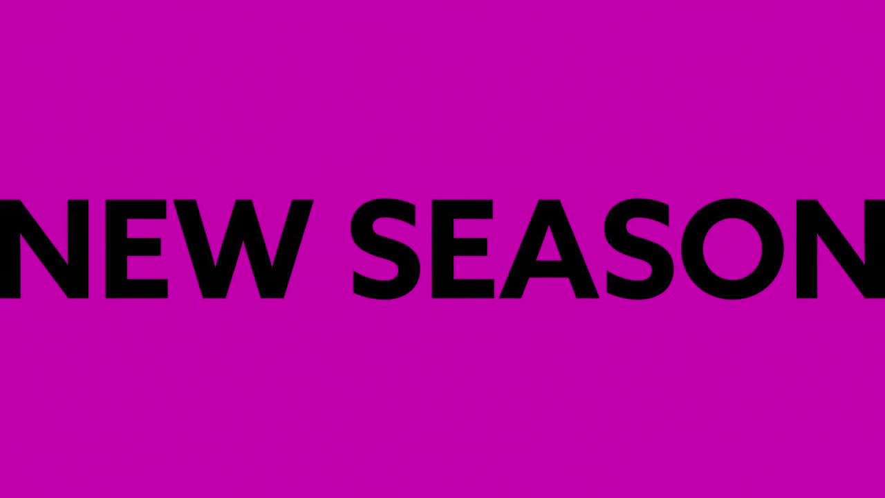 animación del texto nueva temporada en blanco y negro moviéndose y distorsionando sobre fondo rosa