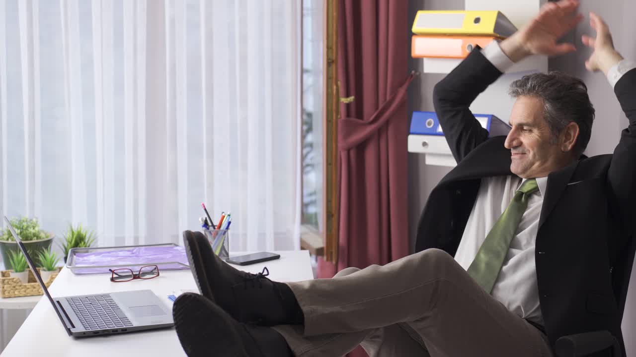 쾌적한 사무직 노동자는 행복합니다.