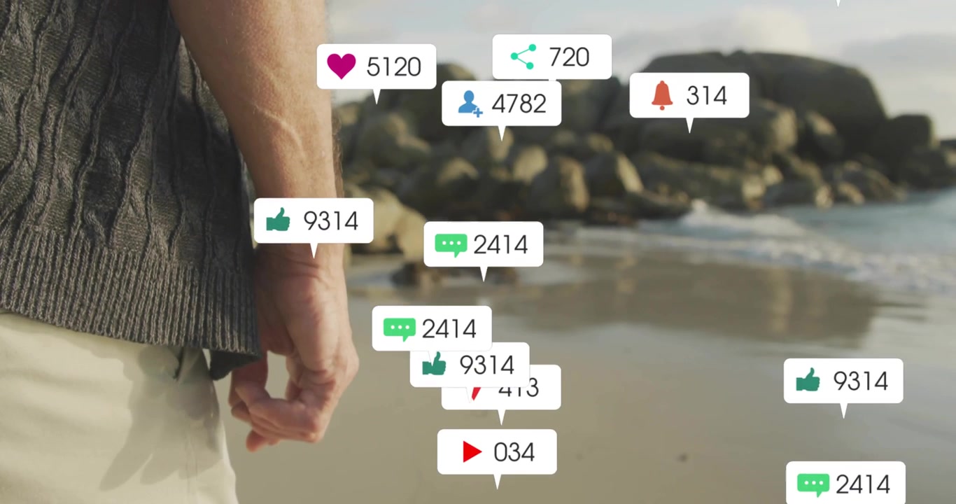 Homem idoso observando as ondas, com notificações de redes sociais surgindo ao redor da mão, mostrando crescimento.