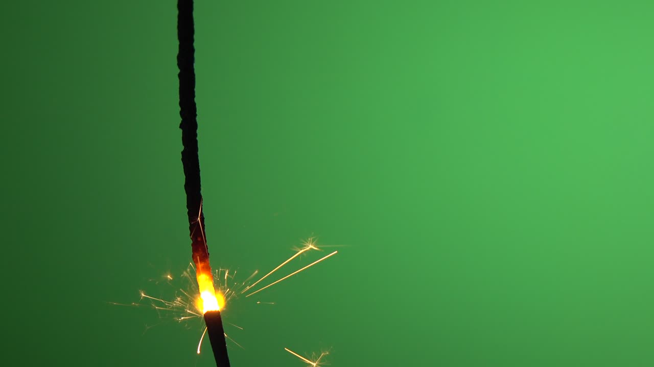 緑色の背景の花火