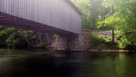 El-Puente-De-Babb-Cruza-El-Río-Presumpscot-Entre-Las-Ciudades-De-Gorham-Y-Windham.