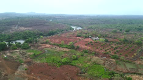 Bauernhof-Und-Haus-In-Der-Nähe-Von-Barvi-River-Maharashtra-Indien