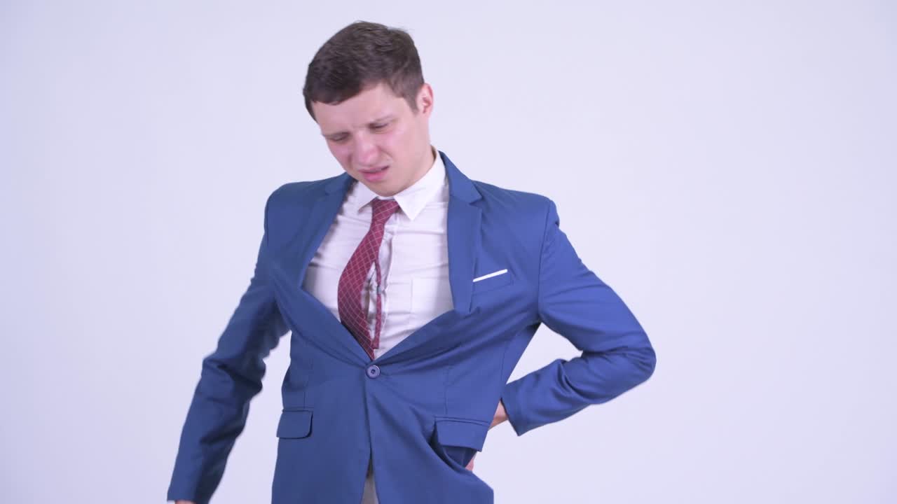 슈트 입은 잘생긴 젊은 사업가