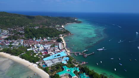 Aguas-Turquesas-Que-Rodean-Una-Isla-Tropical-Con-Exuberante-Vegetación-Verde-En-Tailandia