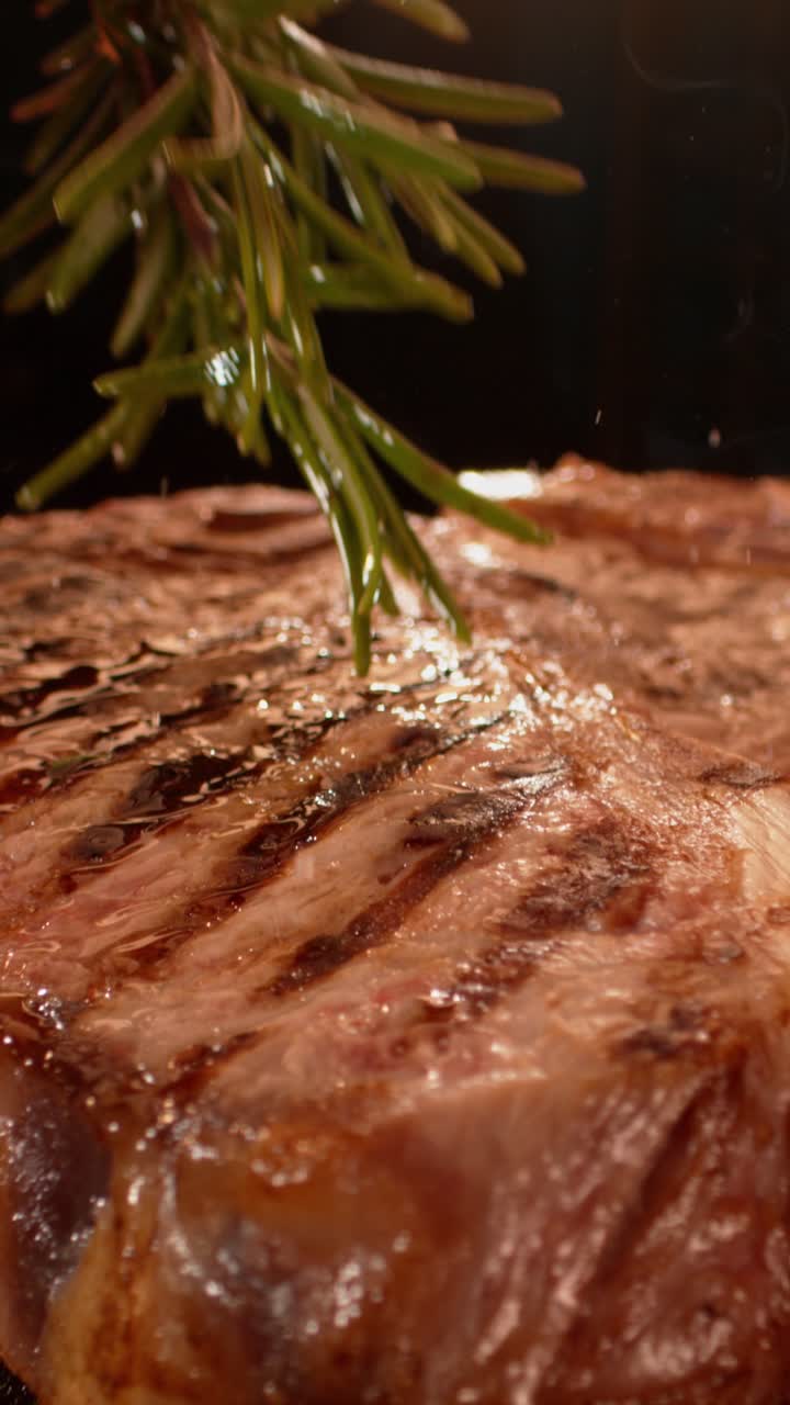 bistec a la parrilla con romero