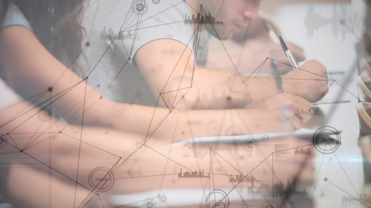 анимация студентов, пишущих через сеть связей, статистика, показанная на заднем плане.