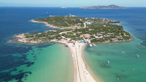 banco de arena e isla península isolo dei gabbiani en porto pollo, cerdeña - antena 4k