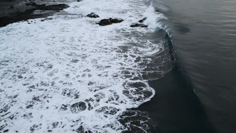 Slow-motion-4k-footage-of-huge-waves-breaking-into-the-shore