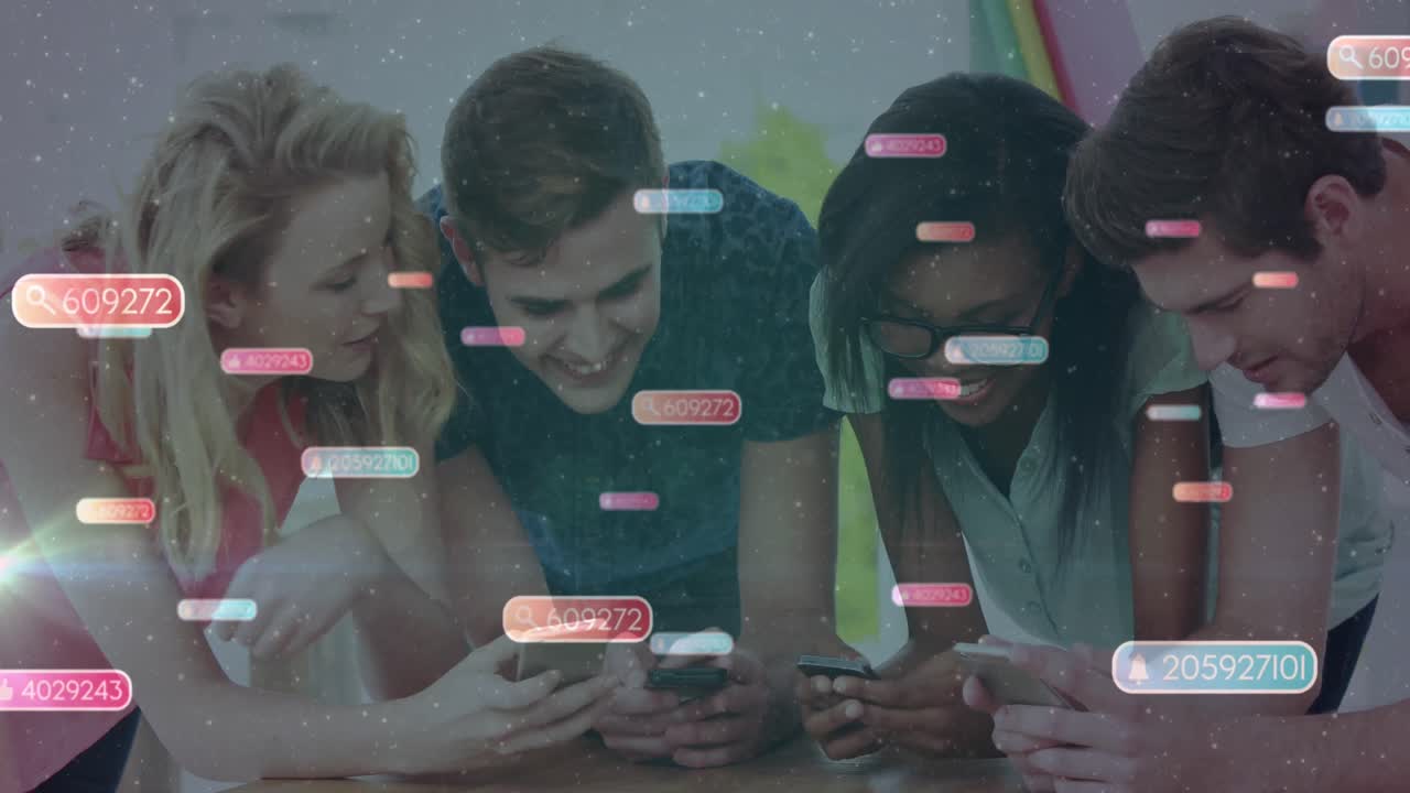 animación de iconos de redes sociales con números sobre diversas personas que usan teléfonos inteligentes