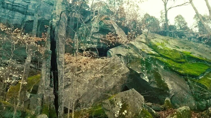 Amazing waterfall videos from the Shawnee National Forest in Southern Illinois. Jackson Falls was full of unique colors, waterfalls, and rock formations.
