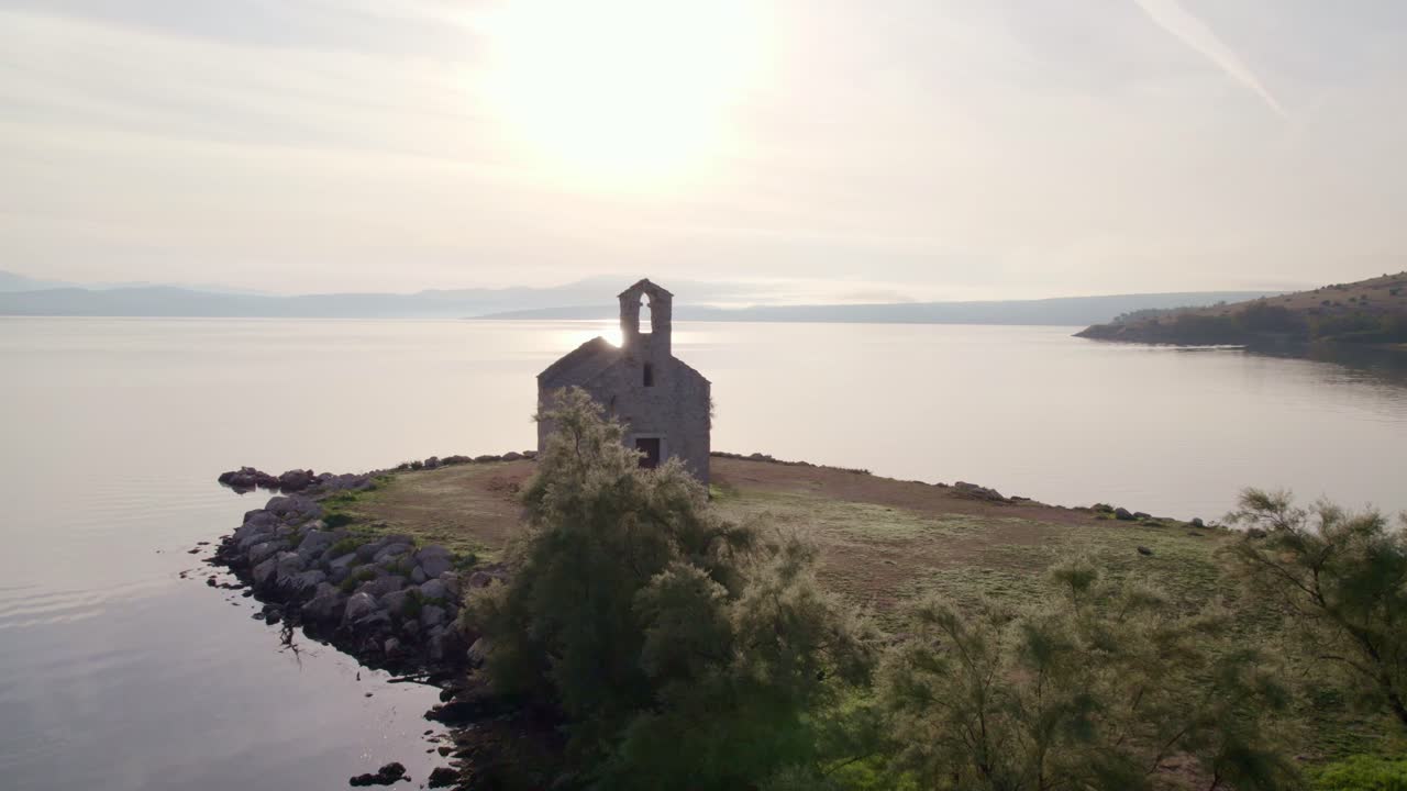 Posedarje, Zadar'da gün doğumunda kilise