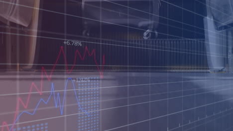 Animation-Der-Statistischen-Datenverarbeitung-über-Dem-Mittelteil-Einer-Frau-Mit-Trolley-Auf-Einer-Rolltreppe